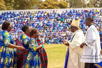 Mwenyekiti wa Tume ya Kichungaji, Baraza la Maaskofu Katoliki nchini Malawi, Mhashamu Martin Anwel Mtumbuka (wa pili kulia), akiongoza sherehe ya Jubilei ya Shirika la Wanawake Wakatoliki nchini humo.