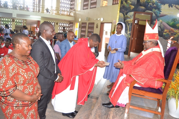 Pentekoste Mwanzo wa Kanisa - Askofu