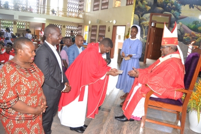 Pentekoste Mwanzo wa Kanisa - Askofu