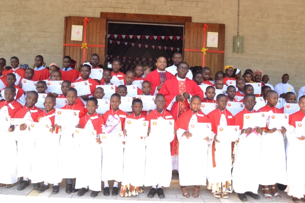 Dekano picha ya pamoja Parokia ya Bikira Maria Malkia-Kilimahewa