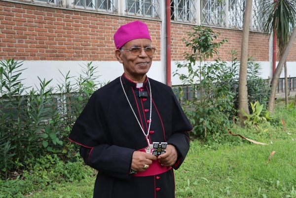 Askofu Mkuu Menghisteab Tesfamariam.