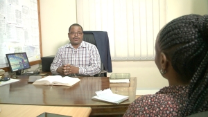 Dokta Isaac Lema, Msaikolojia Tiba Idara ya Afya na Magonjwa ya Akili Muhimbili, na Mwenyekiti wa Chama cha Wataalamu wa Afya ya Akili (Mental Health Association of Tanzania - MEHATA), akizungumza na mwandishi wa makala hii katika mahojiano maalum. (Picha na Maktaba)