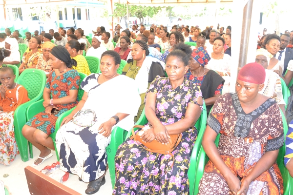Waamini wa Jimbo Kuu Katoliki la Dar es Salaam wakiwa katika Adhimisho la Misa Takatifu ya Dominika, sambamba na kuhitimisha Novena ya Kuombea Taifa la Tanzania Haki na Amani. (Picha na Yohana Kasosi)