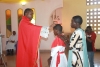 Chansela wa Jimbo Kuu Katoliki la Dar es Salaam, Padri Vincent Mpwaji akimpatia Sakramenti Takatifu ya Kipaimara mmoja wa vijana 21 katika Parokia ya Mtakatifu Joseph Cottolengo – Masaki - Kisarawe, Mkoani Pwani, wakati wa Adhimisho la Misa Takatifu. (Picha na Mathayo Kijazi)